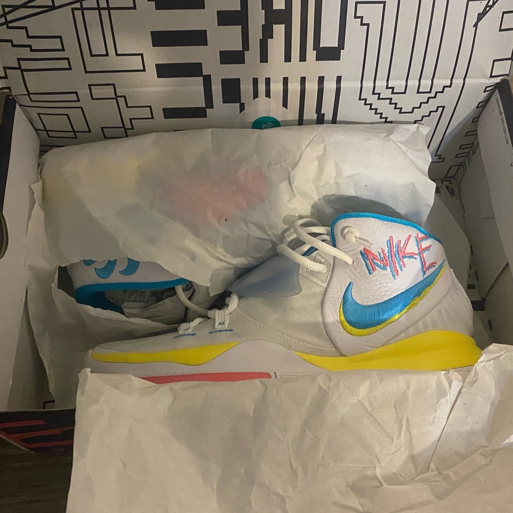 NIKE KYRIE 6 NEON GRAFFITI